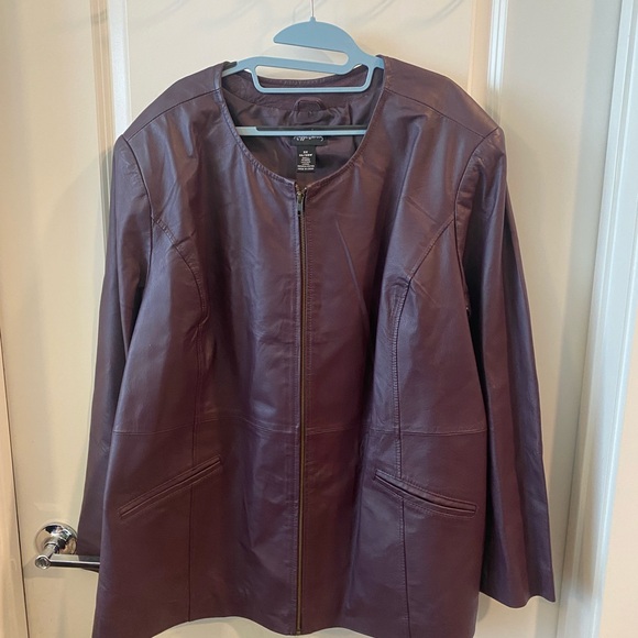 Maggie Barnes Women’s Leather Jacketet - Picture 2 of 10